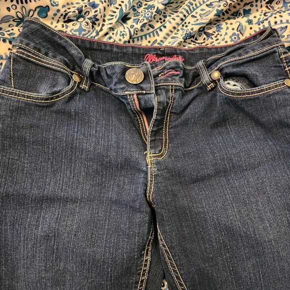 Women's Wrangler Jeans - Picture 2 of 4